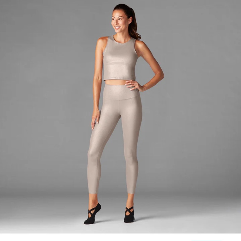 Beautiful metallic gold sheen athletic leggings by Savvi